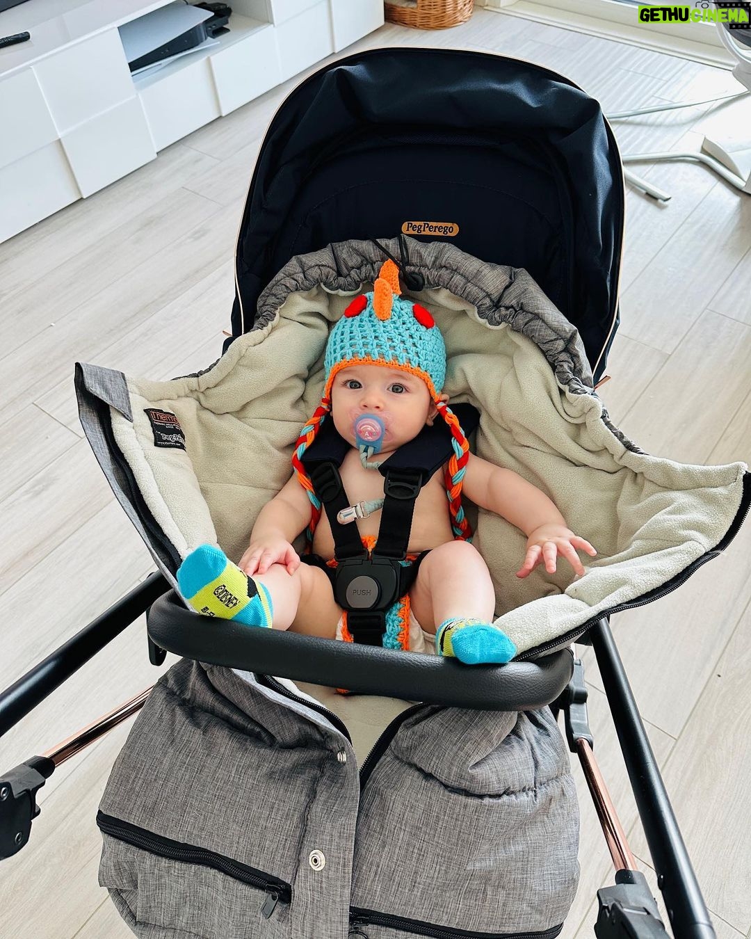 Sabrina Cereseto Instagram - Mi dispiace tanto per il papà, ma già da come sta nel suo passeggino si capisce che lui sarà DantinoGinnastino ❤️❤️❤️💎 #pegperego #vivacepegperego #madeinitaly