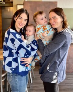 Sabrina Cereseto Instagram - Bimbi non troppo convinti di questo scambio di mamme 😂😂