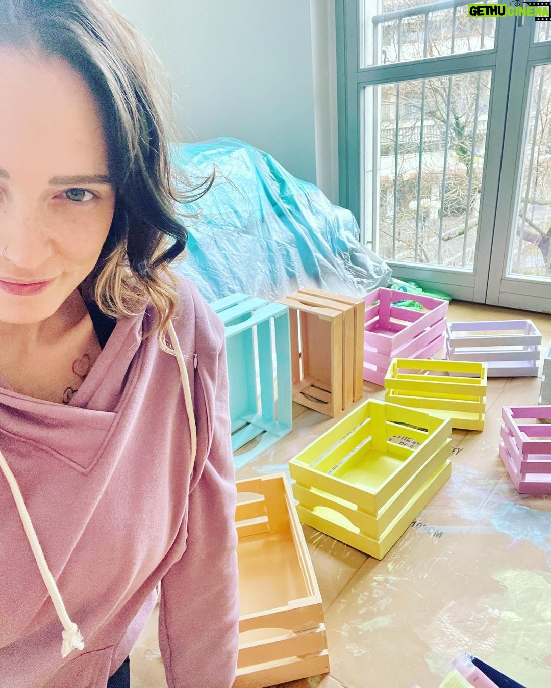 Sabrina Cereseto Instagram - Finalmente inizio a montare il mio nuovo studio!! Chi di voi vuole essere il primo ospite dica IOOOOOOO!!!!