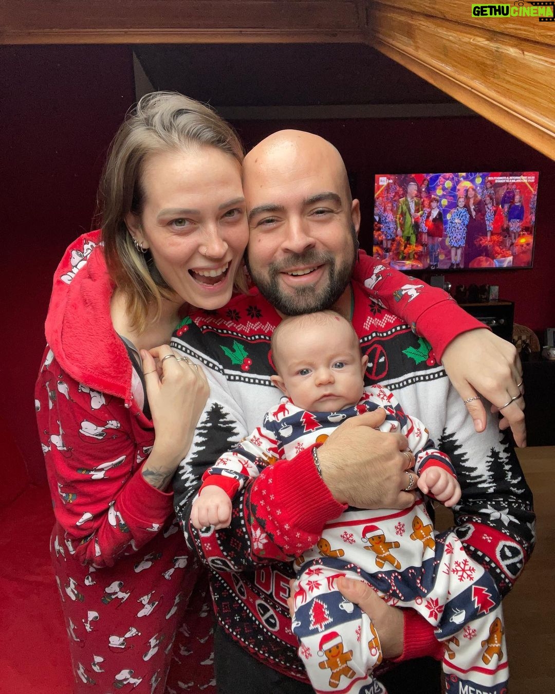 Sabrina Cereseto - 92.7K Likes - Lui ADORA fare le foto di Natale! šššš
Buon Natale pussole š„°š„°š„°š„°šš quale ĆØ il più bel regalo ricevuto?