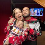 Sabrina Cereseto Instagram - Lui ADORA fare le foto di Natale! 😂😂😂🎄 Buon Natale pussole 🥰🥰🥰🥰🌈💎 quale è il più bel regalo ricevuto?