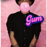 Sabrina Cereseto Instagram – Ma voi sapete come si fanno le gomme da masticare?
Per festeggiare il primo CHEWING GUM DAY italiano sono andato a scoprirlo in casa di @perfettivanmelle_italia
Scrivetemi in un commento il vostro chewing gum preferito che sono curioso!
@the_real_chewinggum #chewinggumreloaded #happychewinggumday #adv