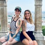 Sabrina Cereseto Instagram - Prime 24 ore in 🇭🇺 con LaBurini, marito, e le frignette. Ci sono arrivata dopo 12 ore che non tutti i ristoranti con le insegne colorate di rosso bianco e verde non facessero tutti cibo italiano 😂 ‘Che strano, ogni cosa qui è italiana’ 🫣😂❤️ Budapest, Hungary
