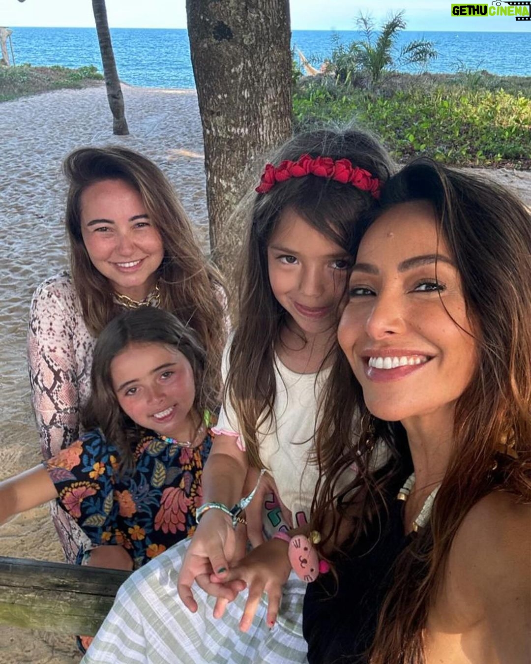 Sabrina Sato Instagram - São tantas as mulheres da minha vida, que admiro, aprendo, me orgulho, me ensinam, me salvam, nos apoiamos todos os dias! Minhas maravilhosas que me moldaram e me trouxeram ate aqui @kikasatorahal @sabrinasato Manu e Zozo, representando a minha relação de troca com elas e com todas as minhas amadas Moniques, Jus, Days, Kellys, Janes, Maris, Gabis, Fers, Mirellas, Deboras, Ninas, Frans, Carols, Tatis, Renatas, Suelys, Denises, Lus, Bias, Gis, Anas, Marias, Camilas, Flavias, Sandras, Dudas, Fabis, Tacis, Jades, Monicas e tantas mais maravilhosas que não cabem aqui. ❤️ Obrigada a todas vcs! Parabéns a todas as mulheres! Sabemos que nos viramos em mil e que conseguimos! Ter umas as outras, nos permite dividir, unir e nos fortalecer juntas! Feliz dia Internacional da Mulher! Viva todas! ❤️