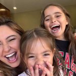 Sabrina Sato Instagram - São tantas as mulheres da minha vida, que admiro, aprendo, me orgulho, me ensinam, me salvam, nos apoiamos todos os dias! Minhas maravilhosas que me moldaram e me trouxeram ate aqui @kikasatorahal @sabrinasato Manu e Zozo, representando a minha relação de troca com elas e com todas as minhas amadas Moniques, Jus, Days, Kellys, Janes, Maris, Gabis, Fers, Mirellas, Deboras, Ninas, Frans, Carols, Tatis, Renatas, Suelys, Denises, Lus, Bias, Gis, Anas, Marias, Camilas, Flavias, Sandras, Dudas, Fabis, Tacis, Jades, Monicas e tantas mais maravilhosas que não cabem aqui. ❤️ Obrigada a todas vcs! Parabéns a todas as mulheres! Sabemos que nos viramos em mil e que conseguimos! Ter umas as outras, nos permite dividir, unir e nos fortalecer juntas! Feliz dia Internacional da Mulher! Viva todas! ❤️