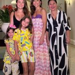 Sabrina Sato Instagram - São tantas as mulheres da minha vida, que admiro, aprendo, me orgulho, me ensinam, me salvam, nos apoiamos todos os dias! Minhas maravilhosas que me moldaram e me trouxeram ate aqui @kikasatorahal @sabrinasato Manu e Zozo, representando a minha relação de troca com elas e com todas as minhas amadas Moniques, Jus, Days, Kellys, Janes, Maris, Gabis, Fers, Mirellas, Deboras, Ninas, Frans, Carols, Tatis, Renatas, Suelys, Denises, Lus, Bias, Gis, Anas, Marias, Camilas, Flavias, Sandras, Dudas, Fabis, Tacis, Jades, Monicas e tantas mais maravilhosas que não cabem aqui. ❤️ Obrigada a todas vcs! Parabéns a todas as mulheres! Sabemos que nos viramos em mil e que conseguimos! Ter umas as outras, nos permite dividir, unir e nos fortalecer juntas! Feliz dia Internacional da Mulher! Viva todas! ❤️