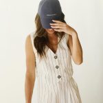 Sabrina Sato Instagram - De @hering_oficial da cabeça aos pés! 🤍 Amando cada vez mais essa alfaiataria leve e confortável! Na segunda feira usei esse mesmo look, mas de uma outra forma, com uma camisa branca. Coloquei lá Story, me conta qual seu preferido. #AlfaiatariaHering