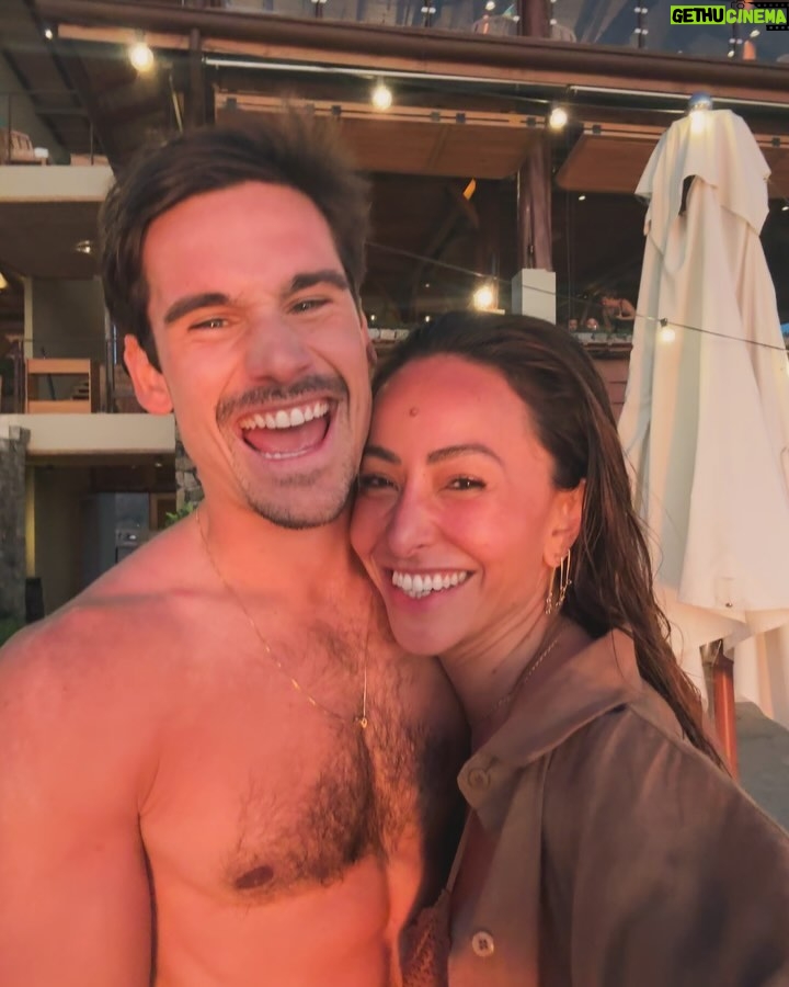 Sabrina Sato - 1.1 Million Likes - As 5:43h da manhã e a gente já ouvia e desejava Pura Vida.
Pura vida na Costa Rica é ter a consciência que a vida é o que fazemos dela, além de apreciar as coisas mais simples, com felicidade e otimismo. Obrigada Nicolas meu ❤️.