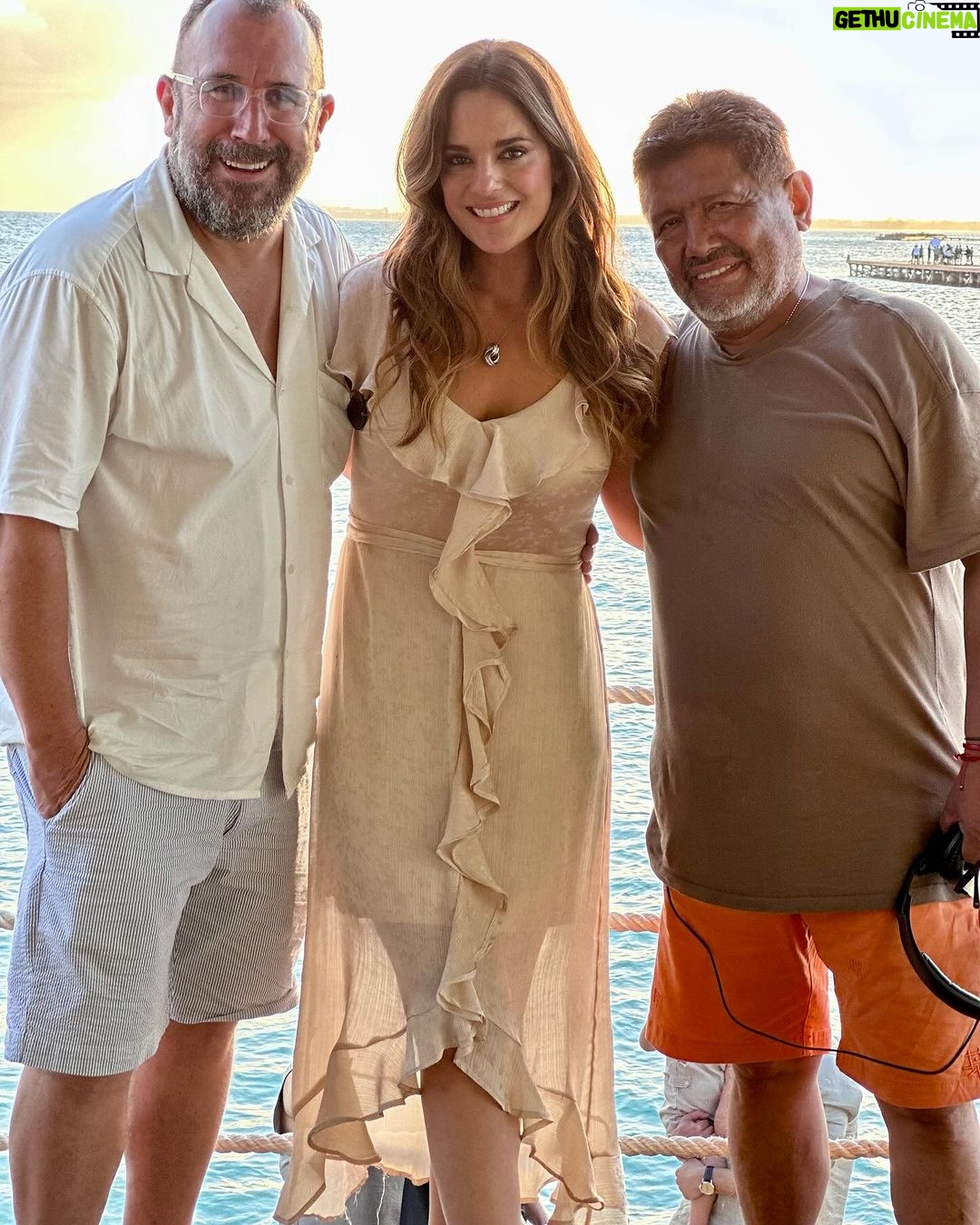 Sabrina Seara Instagram - Que placer ser parte de este gran proyecto🎬🎥 @elamornotienerecetaof Gracias @juanosorio.oficial por la invitación a tu gran equipo, me han hecho sentir tan cómoda y feliz rodeada de gente talentosa, un equipo de producción tan cálido y maravilloso. Gracias por tu magia @ericmorales Todo el éxito del mundo #elamornotienereceta #berenice #sabrinaseara