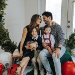 Sabrina Seara Instagram - No aguantamos y dese ya esta familia le da la bienvenida a la Navidad , la época más bonita del año . @natasharceu_photography amamos estas fotos !