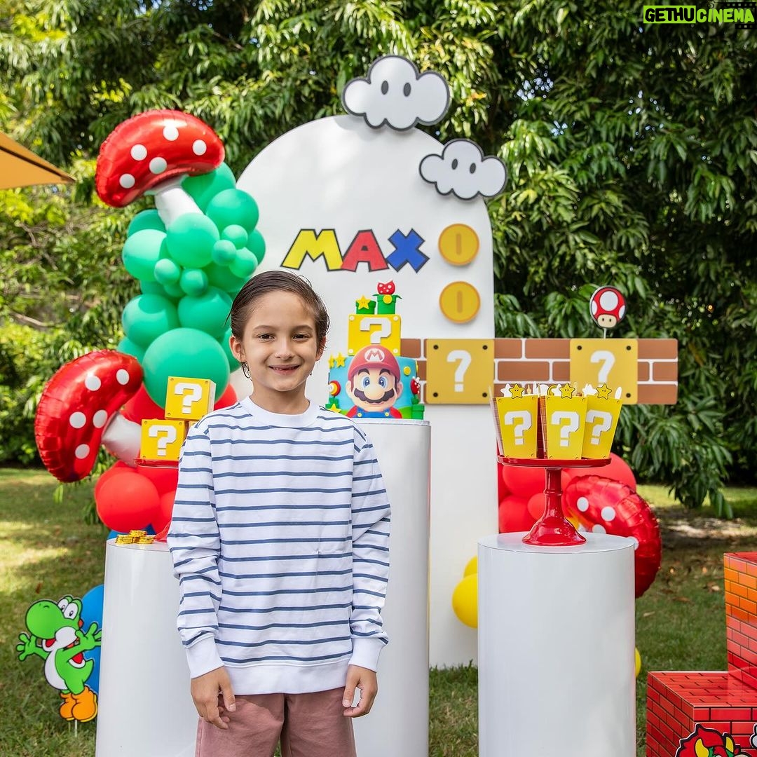 Sabrina Seara Instagram - Cuál es tu favorita? Maxis Birthday 🎮🍕🧱🍄 Foto 1 con mis Príncipes Foto 2 Alex buscando los tequeños de @antanasbites Foto 3 Maxi con su obra maestra @ft.colour Foto 4 Maxi feliz con su decoración Mario @freshmindsevents y cake @rumisweets Foto 5 Warrior Foto 6 Maxi con modelando con su primo Lukas en @oh_playful Foto 7 Maxi y sus niñas favoritas Foto 8 Mamá intensa gritando dale duro 🪅 Foto 9 Maxi & Kiki ❤️ Foto 10 ese beso pago el cumpleaños 😜 Gracias por las fotos @irenetorresphotography