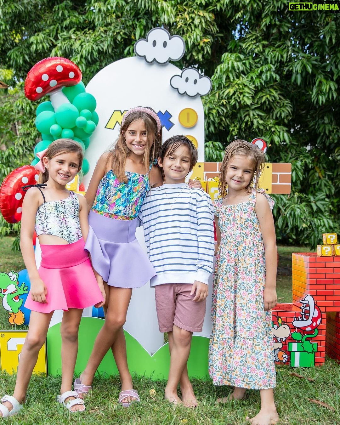 Sabrina Seara Instagram - Cuál es tu favorita? Maxis Birthday 🎮🍕🧱🍄 Foto 1 con mis Príncipes Foto 2 Alex buscando los tequeños de @antanasbites Foto 3 Maxi con su obra maestra @ft.colour Foto 4 Maxi feliz con su decoración Mario @freshmindsevents y cake @rumisweets Foto 5 Warrior Foto 6 Maxi con modelando con su primo Lukas en @oh_playful Foto 7 Maxi y sus niñas favoritas Foto 8 Mamá intensa gritando dale duro 🪅 Foto 9 Maxi & Kiki ❤️ Foto 10 ese beso pago el cumpleaños 😜 Gracias por las fotos @irenetorresphotography