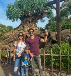 Sabrina Seara Instagram - Celebrando la vida y el próximo cumpleaños de Maxi 🚀♥️😍 #disney #familia Disney World - Epcot Center