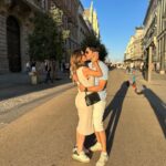 Sabrina Seara Instagram - Les ha pasado que se van con ganas de más de una ciudad ? Así nos paso con #Madrid @danielelbittar #noseaslocachica A ti con cual ? Madrid, España