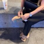 Sabrina Seara Instagram - En Madrid nadie se va a dormir hasta que la noche haya muerto o hasta que …. vean los últimos videos ! Quien más le ha pasado #noseaslocachica #madrid #fanatico #viajesinhijos Madrid, Spain