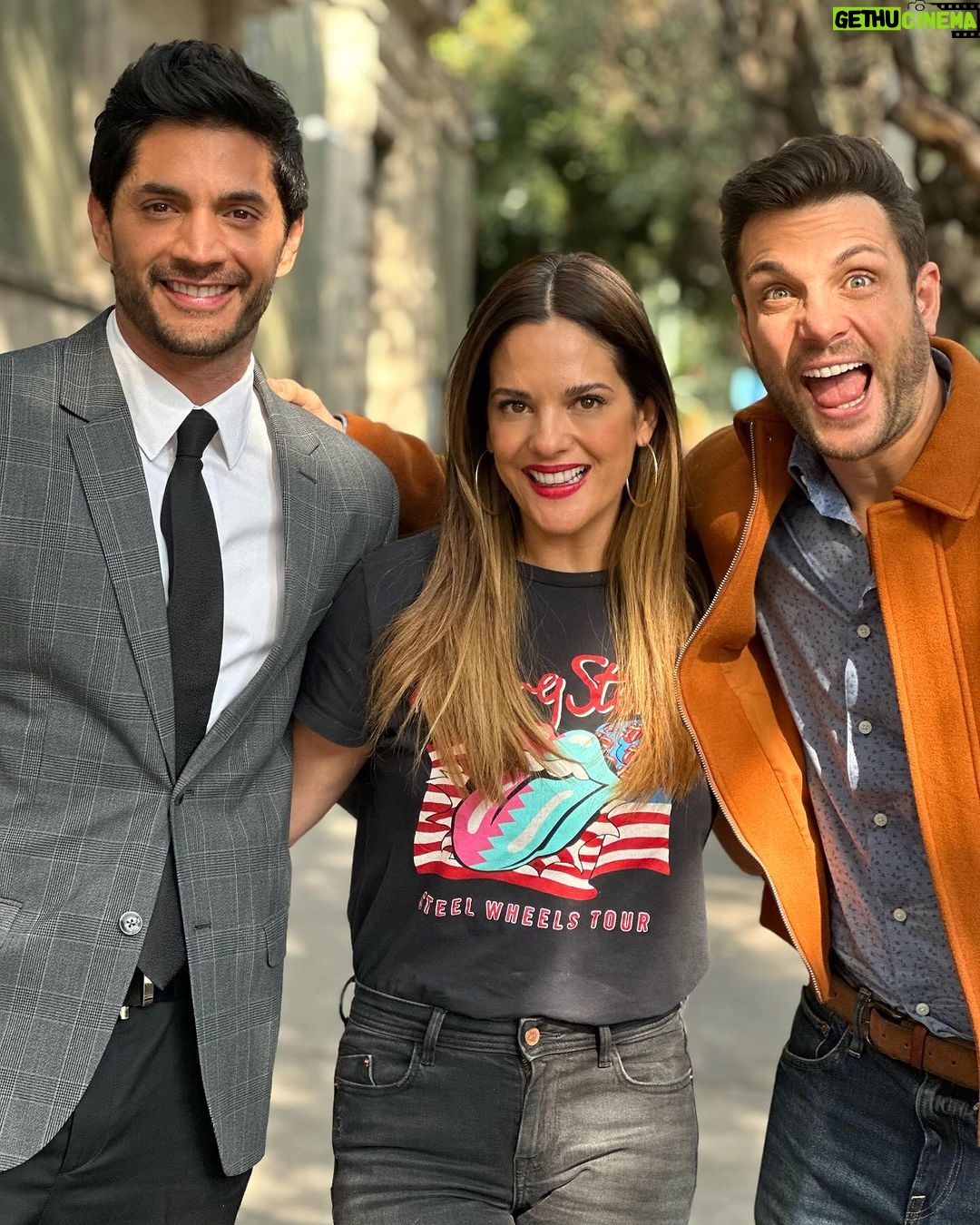 Sabrina Seara Instagram - En el set con este dúo dinámico 🎬 Esteban & Kenzo #elamornotienereceta Mexico City, Mexico