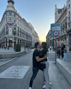 Sabrina Seara Instagram - Hola Madrid !

Y ahora que hacemos ? 

#noseaslocachica #madrid