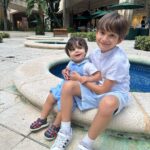 Sabrina Seara Instagram - Que edad tienen los tuyos ? 6 y 1 año tienen en los hombres de mi vida ! Un caliente domingo por miami con mami ❤️ Merrick Park