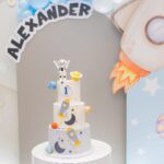 Sabrina Seara Instagram - Spam cumplañero 🪐🚀 esto quedó de otra galaxia , gracias a mis colaboradoras bellas que trabajaron con mucho cariño para hacer el primer año de Alex inolvidable 💕. Lo más importante se lo disfruto al máximo . Parque @marinakidspark Fotografía @habiaunavezunafoto_ Pastel @rumisweets Papelería @bellasiscrafts Recuerdos de salida @otrolevel1 #firsttriparoundthesun #firstyearbirthday #happybirthday