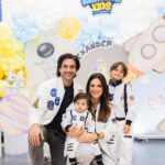 Sabrina Seara Instagram - La última foto lo es todo ❤️ Entre cohetes 🚀 y planetas 🪐 celebramos la primera vuelta al sol del más chiquito de la casa . Prepárense para el spam porque todas las fotos están soñadas @habiaunavezunafoto_ Marina Kids