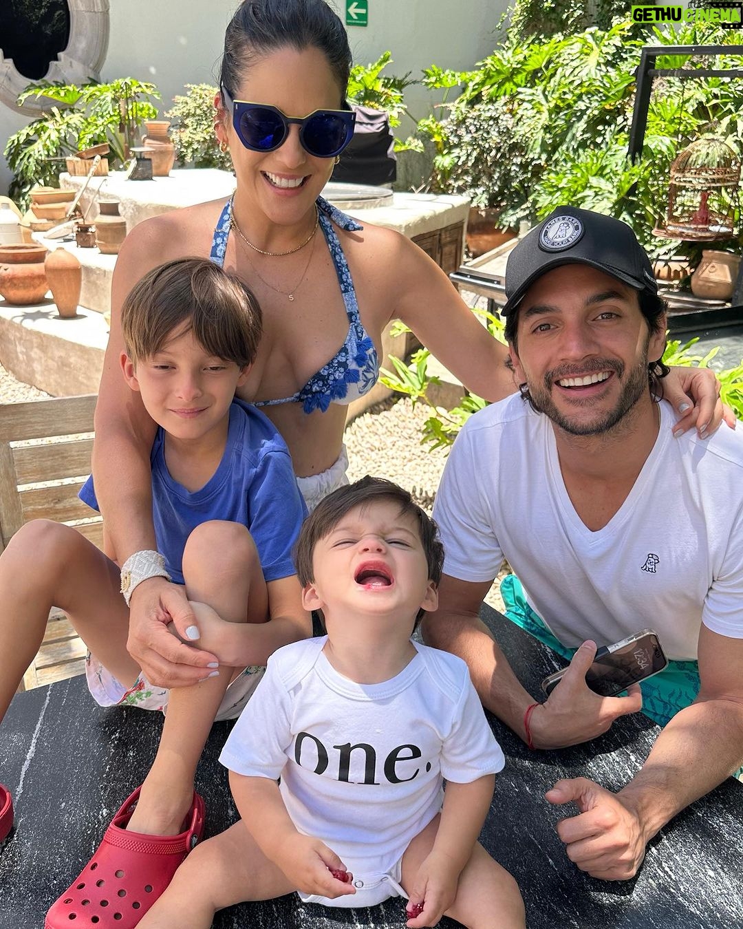 Sabrina Seara Instagram - Que fue lo más bonito de tu julio ? Y así se nos fue julio en unas vacaciones familiares más que merecidas 🐬🪸🤿🌴🛟 🐚☀️🍸🩴🌮💦🥑 Mexico lindo y querido nos vemos pronto 🇲🇽 #summer2023 #noseaslocachica #mexico