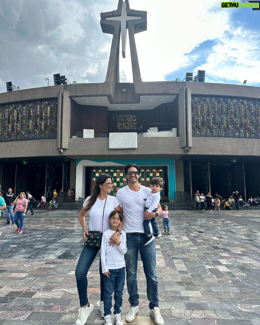 Sabrina Seara Instagram - Que fue lo más bonito de tu julio ? Y así se nos fue julio en unas vacaciones familiares más que merecidas 🐬🪸🤿🌴🛟 🐚☀️🍸🩴🌮💦🥑 Mexico lindo y querido nos vemos pronto 🇲🇽 #summer2023 #noseaslocachica #mexico
