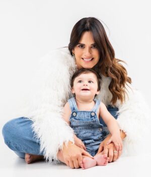Sabrina Seara Instagram - Hola Instagram ! 

Cuando les dicen que el tiempo vuela CRÉANLO ! 

En que momento estos cachetes crecieron tan rápido . 
9 meses y 3 semanas 

Primer año celebrando ser tu Mamá . Te amo mi bebe arcoíris 🌈 

@irenetorresphotography 

#happymothersday #ninemonthold