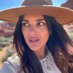 Sabrina Seara Instagram – Quien canta ? 🎶 

… Morena mía
Si esto no es felicidad
Que baje Dios y lo vea, y aunque no se lo crea
Esto es gloria 🎶 

#ValleyofFire

#noseaslocachica 

 #ᴍᴏɴᴀᴛʀᴇᴜɴɪᴏɴ 

#lasvegasstrip Valley of Fire, Nevada