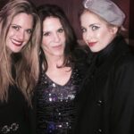 Sabrina Seara Instagram - Amanecí con la triste notica que nuestra amada Rebeca Jones ya no está. Confieso que leer este titular es algo que me ha pegado mucho, la mejor madre de novela , maestra y gran amiga para mi . Como en mi ultima foto así te imagino y recordare ….🌹 Vuela alto Rebe .