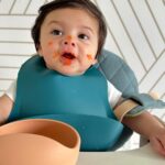 Sabrina Seara Instagram - 6 Meses Yumy Yummy 🥣 🥦🍎🍠🥑🍑🥔🍉 Esperamos las cosas se pongan mejor por aquí 😜 Baby chair @charliecraneparis 🌏📦 Baby Food maker @beaba_usa