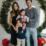Sabrina Seara Instagram - No aguantamos y dese ya esta familia le da la bienvenida a la Navidad , la época más bonita del año . @natasharceu_photography amamos estas fotos !