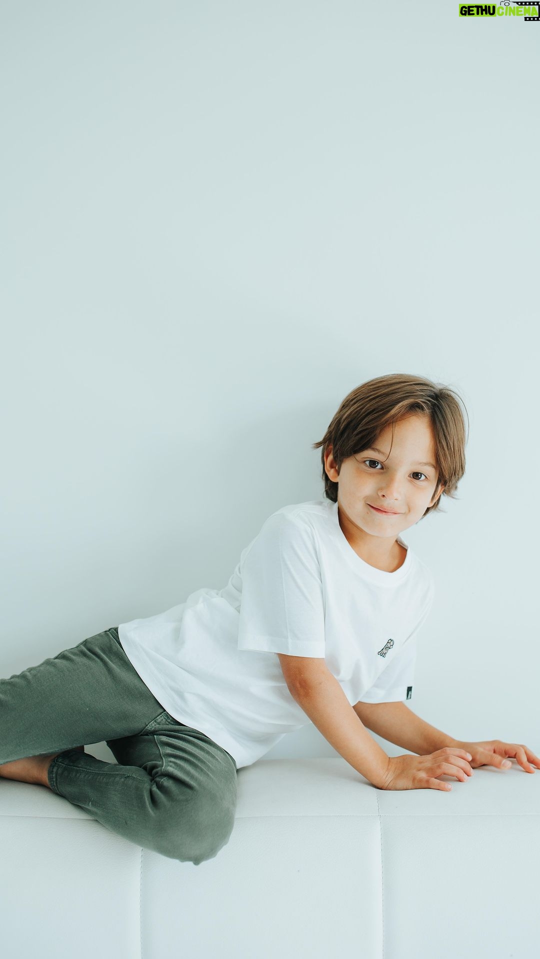 Sabrina Seara Instagram - BDAY BOY 🥳 Hace 6 años conocí por primera vez el amor mas bonito y puro, Max me otorgo el papel más importante de mi vida , ser su mamá ! En que momento pasaron 6 años ? Maxi ya es un niño grande , con un corazón único , divertido , ocurrente , independiente, una personalidad y gustos muy claros de los que no puedo estar más orgullosa 🫶 HAPPY BIRTHDAY MAXI 🧁 El último video lo he visto 100 veces y las cien veces lloro 🥹