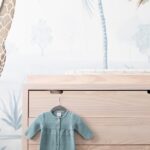 Sabrina Seara Instagram - Alexander ya tiene cuarto 🌿🦒 @simplynursery No fue fácil decidir entre tantas opciones que existen en el mercado los muebles para el cuarto de Alex ! Buscaba un set con cuna convertible para luego usarla como camita , finalmente llegue a una marca 100% familiar @simplynursery que me atrapó por su concepto moderno simple y no tóxico , muebles hechos de madera reforestada de Brasil con recursos renovables y ecológicos para garantizar la más alta calidad . Ame que gran parte de su elaboración es a mano y por mujeres en Brazil. Ahora que armamos el cuarto estoy encantada con el diseño y calidad de la madera es MARAVILLOSA . #nursery #babyboynursery #simplynursery