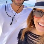 Sabrina Seara Instagram - Y TU CON QUIEN TE DAS LA ESCAPADA 🌴🥥🍸 Lo que no sabíamos es que la opción B es la suegra 😂