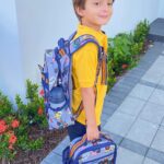 Sabrina Seara Instagram - BIENVENIDOS A KINDERGARTEN 📚✂️🖍 MAX llego feliz a su nueva escuela, listo para aprender y hacer nuevos amigos , llegó todo orgulloso acompañado de su hermano( nos queda súper cerca caminando ) y que les digo ni me dio tiempo de ponerme sentimental, ni una lagrimita 😂 mi hijo me saco del salón ( ya mamá vete a la casa ) ya es un niño grande 😭 Como ha estado tu primer día de escuela?