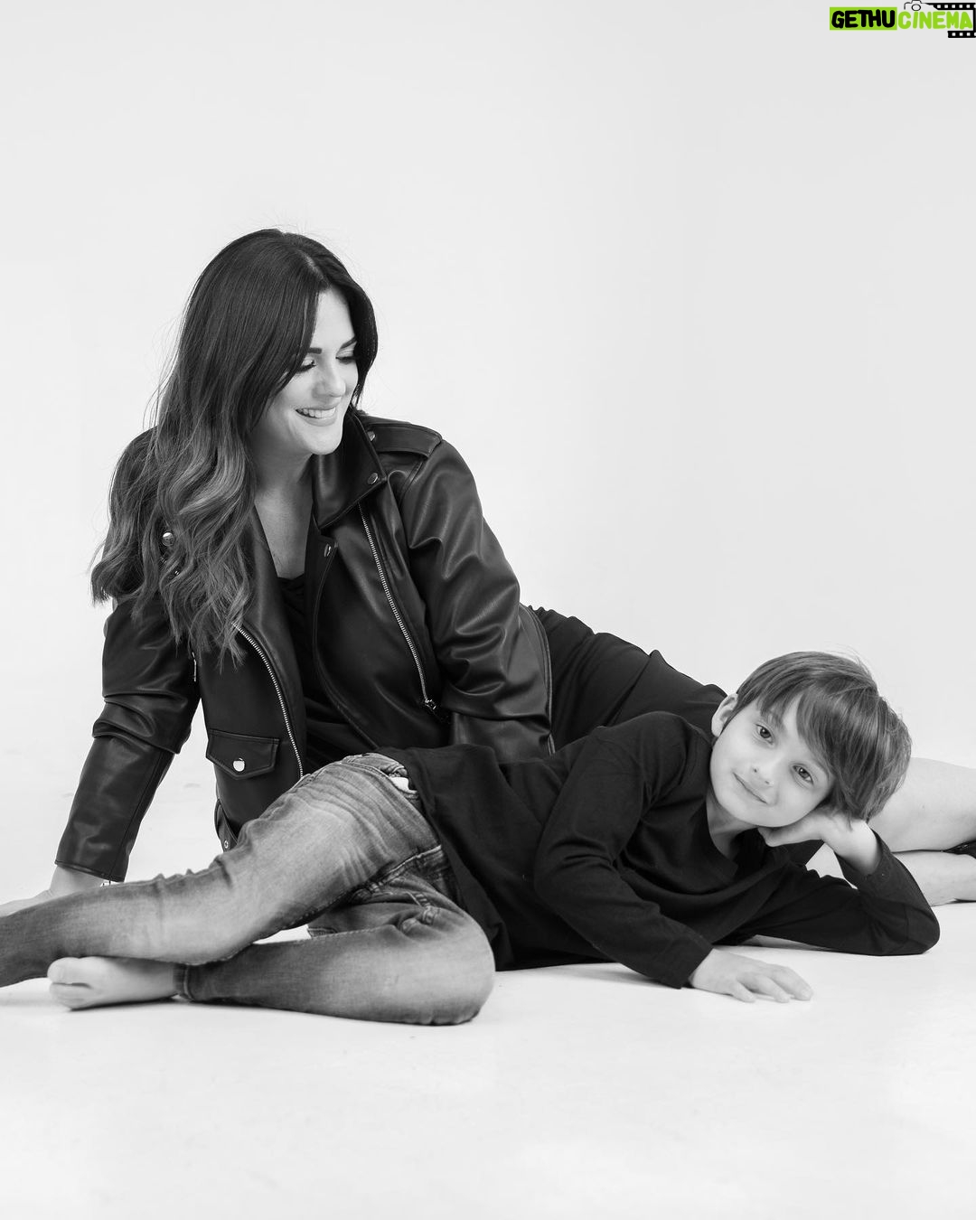 Sabrina Seara Instagram - Cual es lo primero que se te ocurre cuando piensas en la palabra MAMÁ ? Ellos 🧒🏻👶🏻🐾 han regalado el papel más importante de mi vida , ser Mamá . FELIZ DÍA A TODAS LAS MADRES EN SU DÍA 💓 #noseaslocachica #happymothersday #mamaperruna @irenetorresphotography Dallas/Fort Worth, Texas