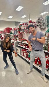 Sabrina Seara Instagram - Menciona a quien se lo harías ? Hombres aquí la técnica para controlar a sus mujeres en el shopping 🛒 la economía de este hogar ha mejorado! #noseaslocachica #bromasenpareja