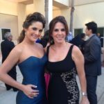 Sabrina Seara Instagram - Amanecí con la triste notica que nuestra amada Rebeca Jones ya no está. Confieso que leer este titular es algo que me ha pegado mucho, la mejor madre de novela , maestra y gran amiga para mi . Como en mi ultima foto así te imagino y recordare ….🌹 Vuela alto Rebe .