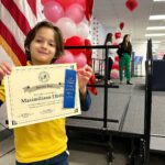 Sabrina Seara Instagram - Y la mamá también recibe reconocimiento? 😜 No puedo estar más orgullosa de mi Maxi ❤️ El esfuerzo que ha puesto estos meses por nivelarse después de tantos cambios y además obtener el reconocimiento de Honor Roll en su clase . Mama orgullosa 📚 Sus triunfos también son nuestros!