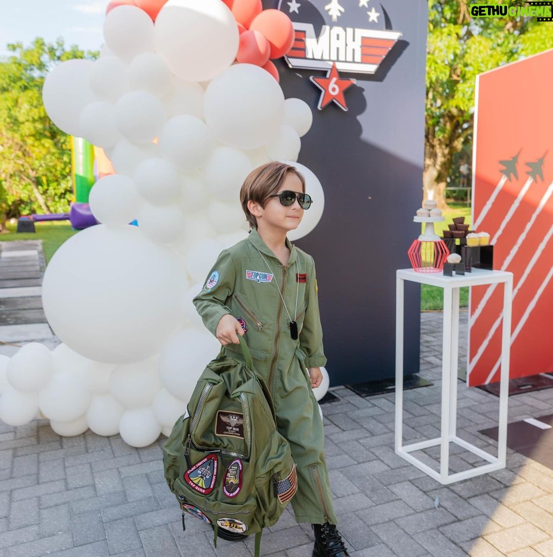 Sabrina Seara Instagram - Del 1 al 10 cuánto crees que disfruto ? Max soñaba con mucha ilusión tener un cumpleaños de TOP GUN y convertirse en MAVERICK por un día. Busque los mejores aliados para que este día fuera único e inolvidable para Max y vaya que lo logramos , se disfrutó cada minuto de su fiesta. GRACIAS POR HACER ESTE DÍA TAN MÁGICO @freshmindsevents @mega_animation @rumisweets @ft.colour @pichi.perro @ohh.waffles @coloringminds @otrolevel1 📸 FOTOS @gabyvalladaresphotography Miami, Florida