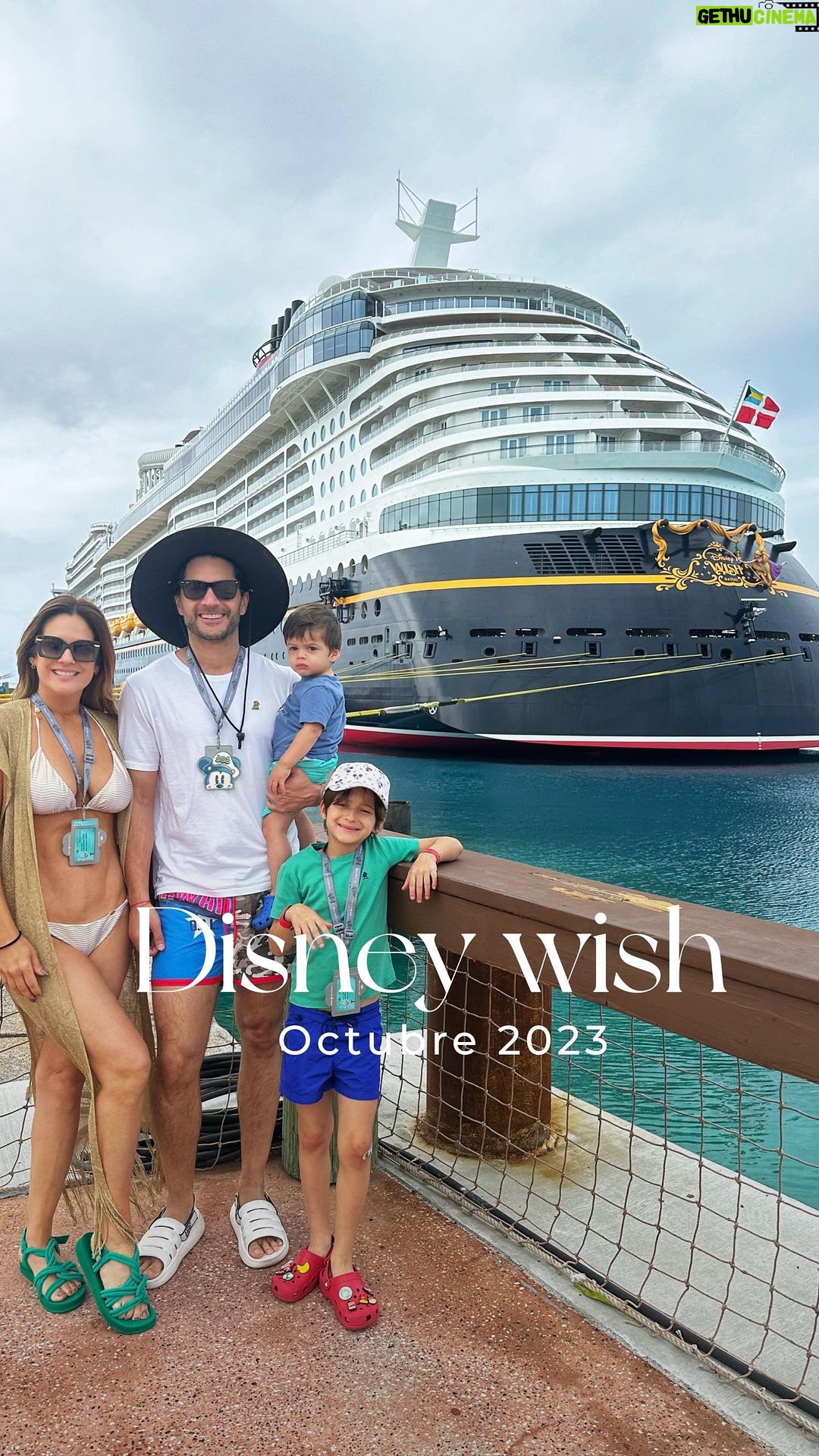 Sabrina Seara Instagram - Menciona con quien vendrías 🚢 Más de un año planificando este viaje como regalo de cumpleaños #7 para Maxi, aunque todavía no es su cumpleaños, lo adelantamos a última hora para que Dani (que protagoniza nuevo proyecto ) pudiera estar en este tan esperando viaje . Maxi es fan de los cruceros y su sueño era conocer el barco más grande de Disney Cruise , #DisneyWish asî que su sueño hoy se hizo realidad ! Pasajeros con destino a la felicidad 🚢 #familyvacation #disneywish #disneyvacation #cruise Port Canaveral, Florida