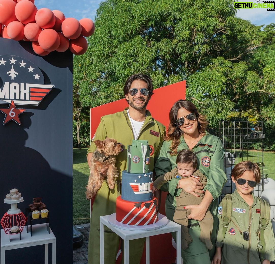 Sabrina Seara Instagram - FELICES 6 MAXI 🥳 Al mejor estilo de TOP GUN Celebramos el cumple #6 de Maxi Maverick y por primera vez Alex nos acompaña a soplar las velitas 🧁 Gracias @freshmindsevents por este montaje ten divino . 📌 fotos by @gabyvalladaresphotography ( Que placer trabajar contigo ) Mañana les comparto mas fotos de este día tan especial para esta familia.