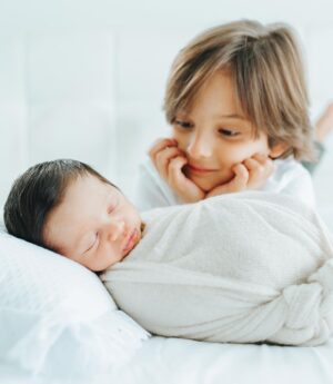 Sabrina Seara Instagram - Se puede pedir más amor en una foto💙

Ame cada foto de esta sesión 
@natasharceu_photography 

La última foto es mi favorita 

#newbornphotography #momofboys #noseaslocachica