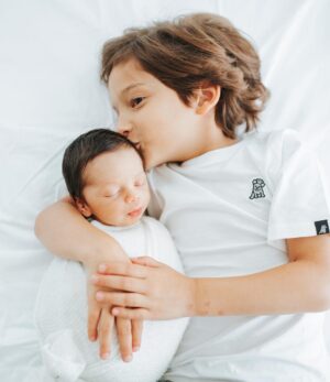 Sabrina Seara Instagram - Se puede pedir más amor en una foto💙

Ame cada foto de esta sesión 
@natasharceu_photography 

La última foto es mi favorita 

#newbornphotography #momofboys #noseaslocachica