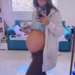 Sabrina Seara Instagram - Esto es lo que ha pasado durante estos 9 meses ! Yo intento comer saludable pero el bebe no quiere 😂 Mamis … cuantos Kilos engordaron en su embarazo? Yo preferí no llevar la cuenta #noseaslocachica #pregnant #37weekspregnant #embarazo #reels #embarazada