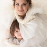 Sabrina Seara Instagram - Ellos me han dado el papel más importante , desafiante y MARAVILLOSO de toda mi vida : SER MAMÁ 🤍 FELIZ DÍA A TODAS LAS MADRES 🤍 Lo celebramos el segundo domingo de mayo pero aquí en Mexico ( Que nos adoptó temporalmente se celebra hoy 10 de Mayo ) Cuéntame cuando se celebra en tu país y si eres mamá que ha sido lo más increíble y lo más difícil hasta ahora de la maternidad?