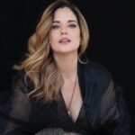 Sabrina Seara Instagram - Una sesión de fotos muy especial de La mano de mi queridísimo @alfonsozapata para @holausa ! MUAH: @reybeautyart Stylist: @brujademoda PR: @_boknegra_ Digital Senior Editor : @totilacteo #momtobe #momtobephotoshoot #pregnant #holausa #noseaslocachica #pregnantstyle #embarazo #embarazada #fotosembarazo