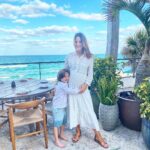 Sabrina Seara Instagram – Un resumen de nuestro Domingo de brunch 🌴💦🧉 
Como verán en la foto Maxi no aguantó la tentación y se lanzó para para la playa 🙈 
Como te extrañamos Miami 

🙊 ( NO COMO CRUDOS EN EL EMBARAZO, ES SOLO UNA FOTO QUE TOME ) Hallandale Beach – Ocean Front View