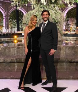 Sabrina Seara Instagram - Noche de boda 🌙 con este príncipe Gracias mi fotógrafo oficial de esta noche @acosta_foto