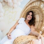 Sabrina Seara Instagram - Bebe arcoíris 🌈 Es el nombre que se da a el embarazo después de haber perdido un bebé: El bebé “arcoíris” representa que tras la oscuridad de la tormenta, surge algo bonito y luminoso. Nunca había hablado de este tema ya que fueron episodios muy duros como familia que preferimos dejar en esos momentos en intimidad. Cuando mencione la primera vez a este embarazo como bebe 🌈 en un post , Muchas mujeres abrieron su corazón y comenzaron ha contar su historia por mensaje privado , esto me han motivado hablarlo a través de esta comunidad virtual que nos acerca y nos recuerda que no estamos solas , que no debemos sentirnos mal o culpables . Nunca se den por vencidas en este proceso , buscar ayuda de un profesional si lo crees necesario y sobre todo nunca perder la FE, por muy oscuro , amargo , doloroso y frustrante que pueda ser 🫶 Siempre Siempre Siempre al final sale el sol a iluminar el camino y con él un hermoso arcoíris. Quien por aquí tiene un hermoso bebe 🌈 ?